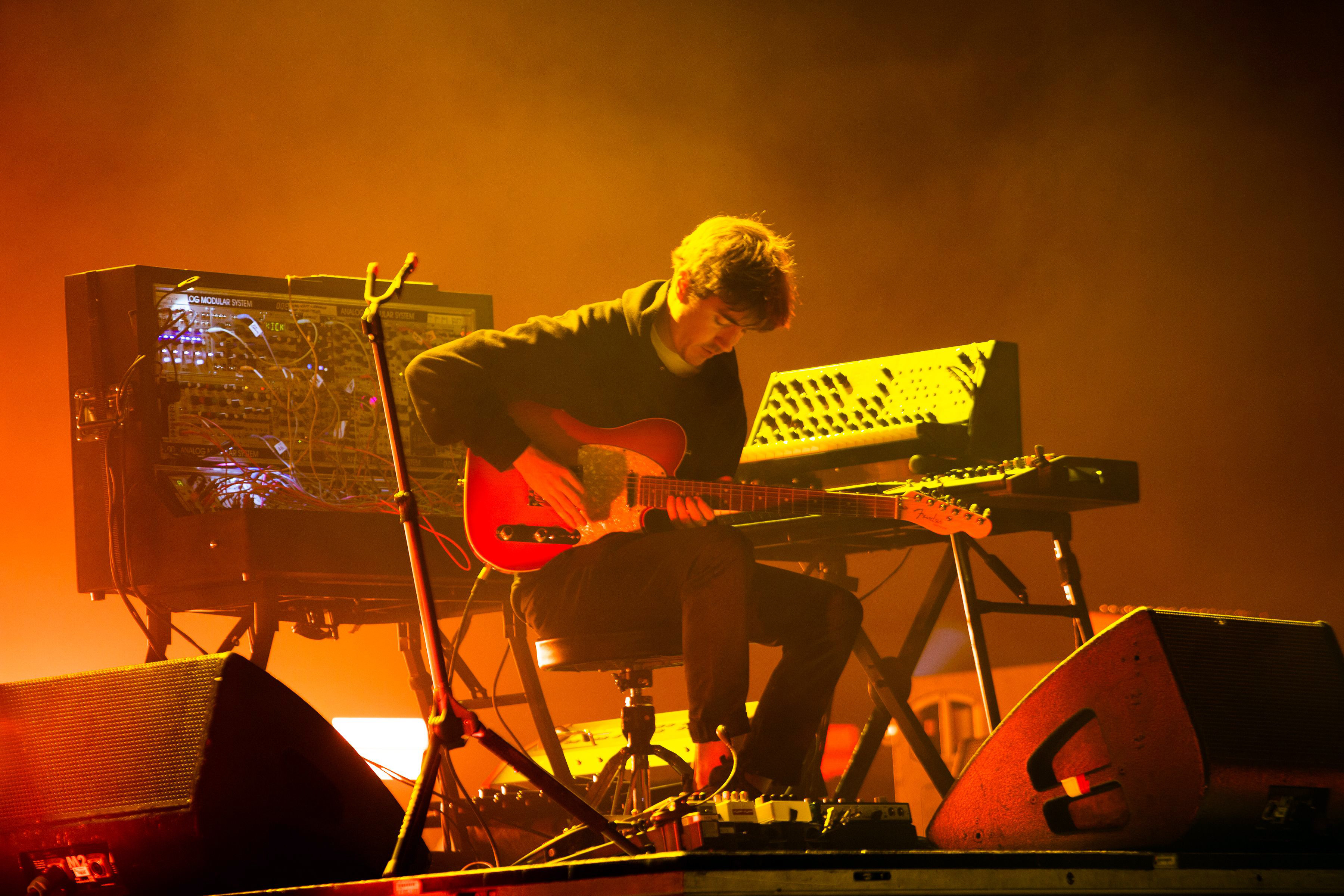 James Blake tiene un buen trip en su nuevo video con Travis Scott