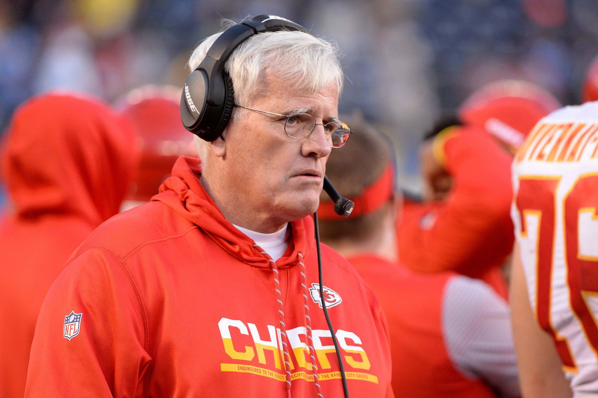 Ex coordinador defensivo de Chiefs se incorpora a Falcons