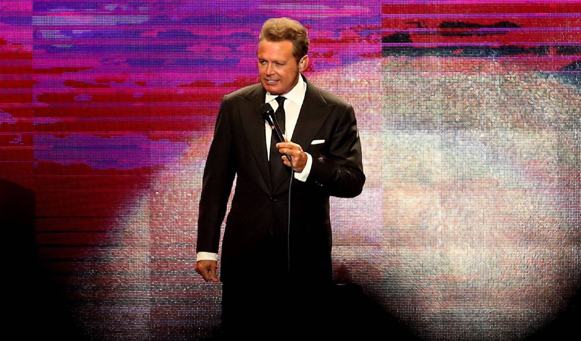 Luis Miguel golpea a ingeniero de audio en pleno concierto