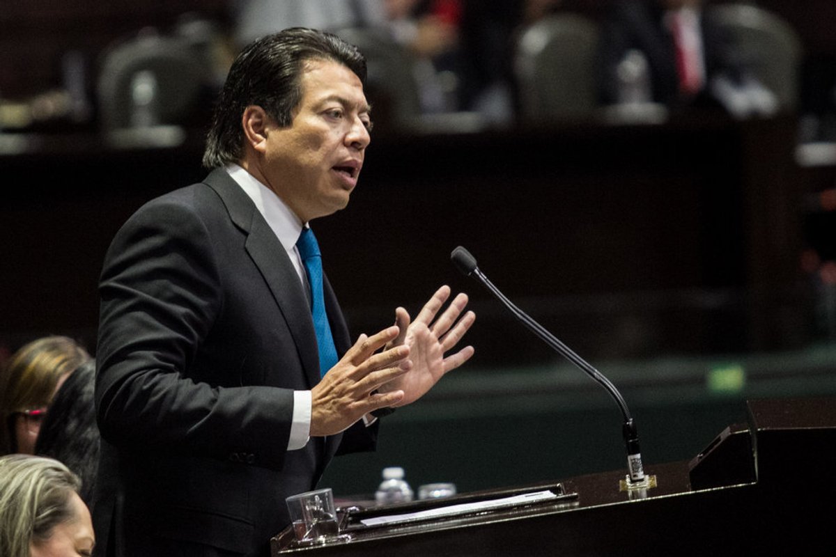 Avanzan diputados en ley para desaparecer al INEE