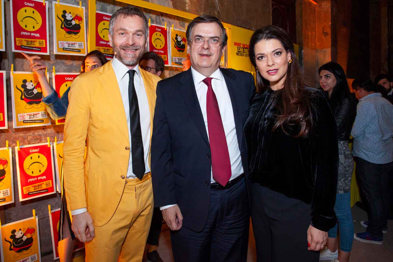 Ebrard ofrece ayuda para Notre Dame; le reprochan falta de apoyo a damnificados del 19s