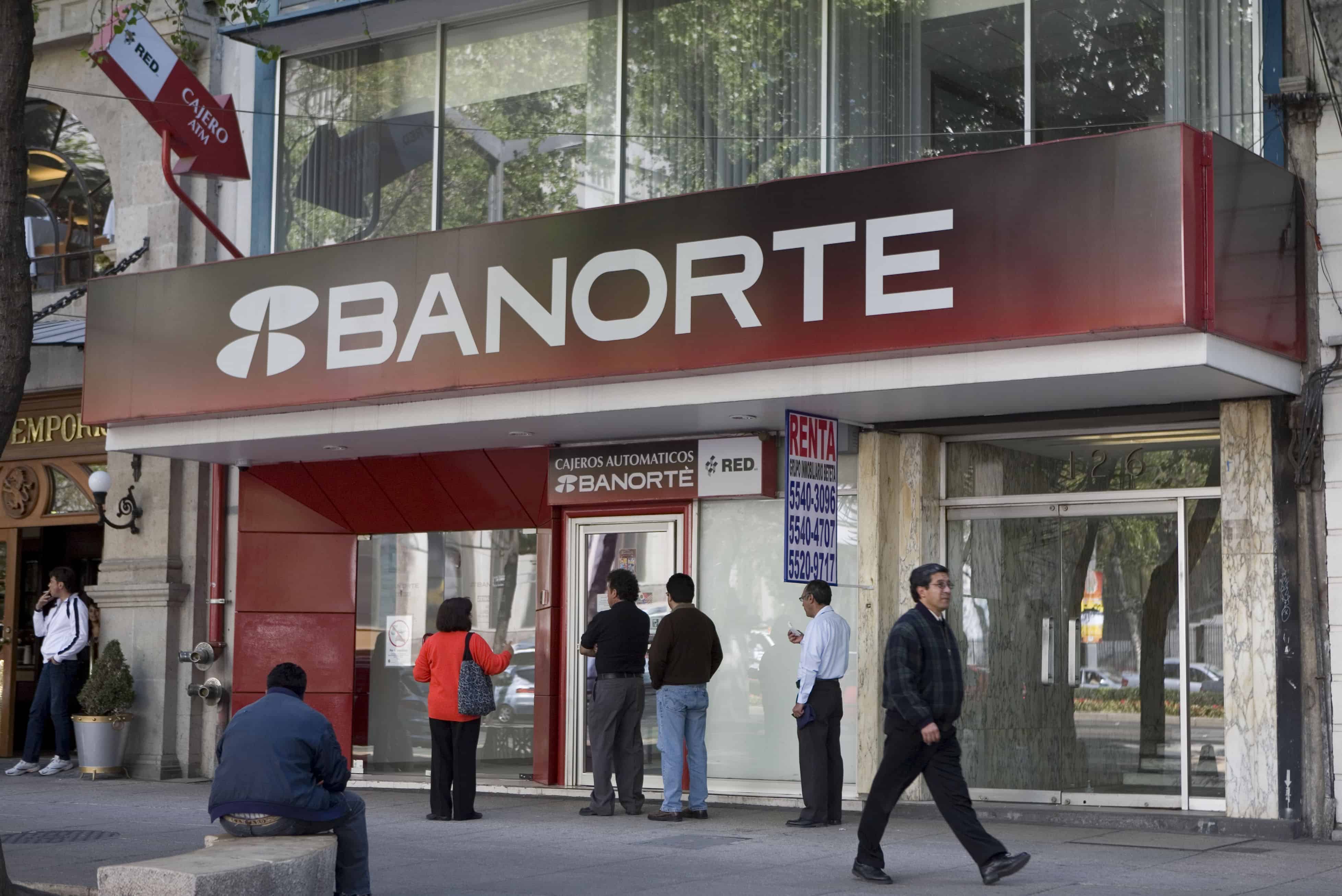 Avanza consenso para quitar cobros excesivos en bancos
