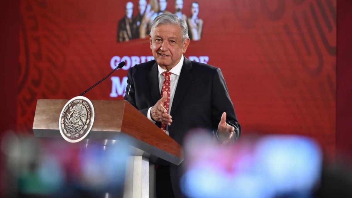 Orientar a ciudadanos, clave para atender problemas en salud: AMLO