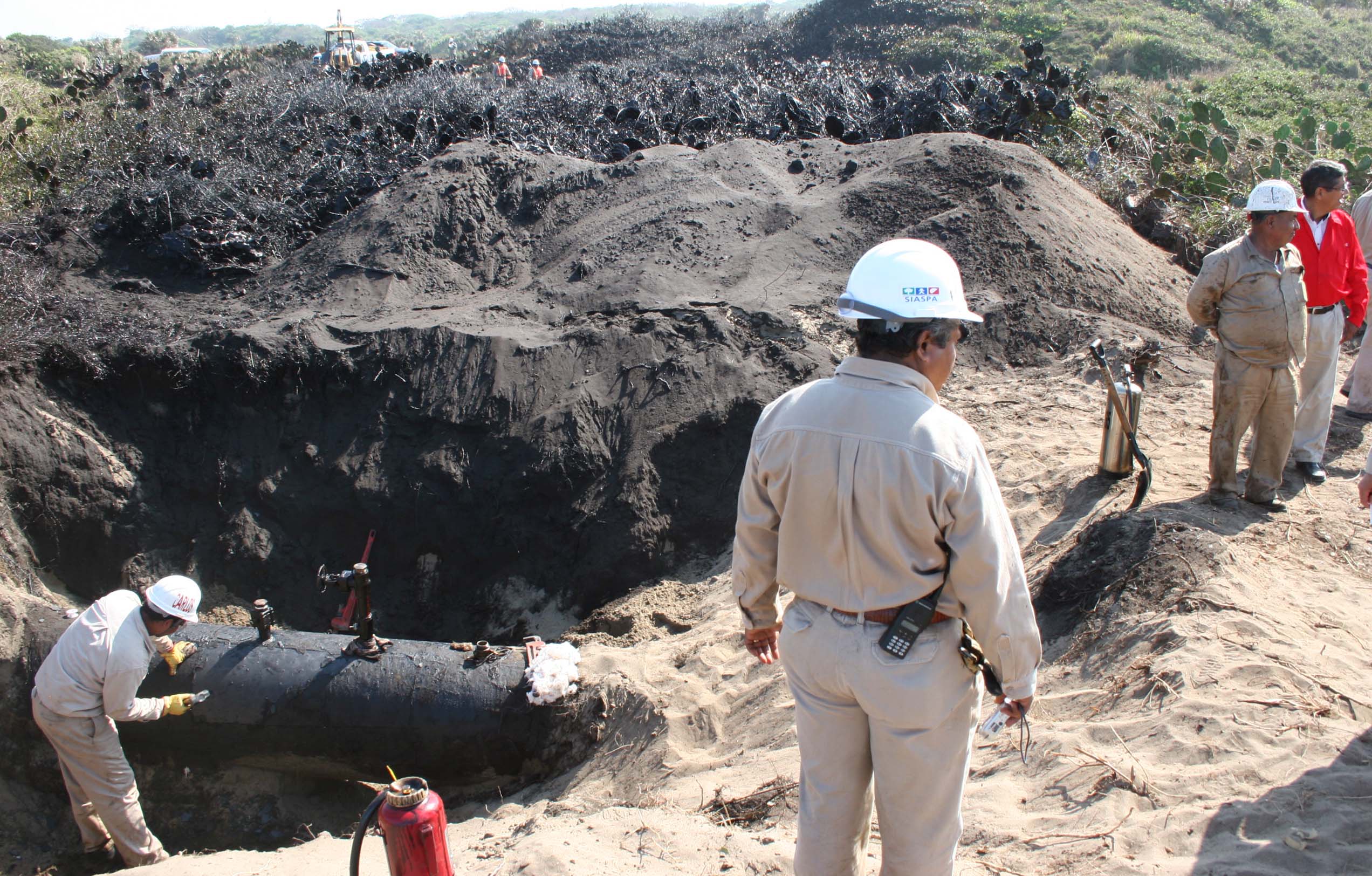 Localizan y aseguran dos tomas clandestinas conectadas al poliducto tuxpan-azcapotzalco