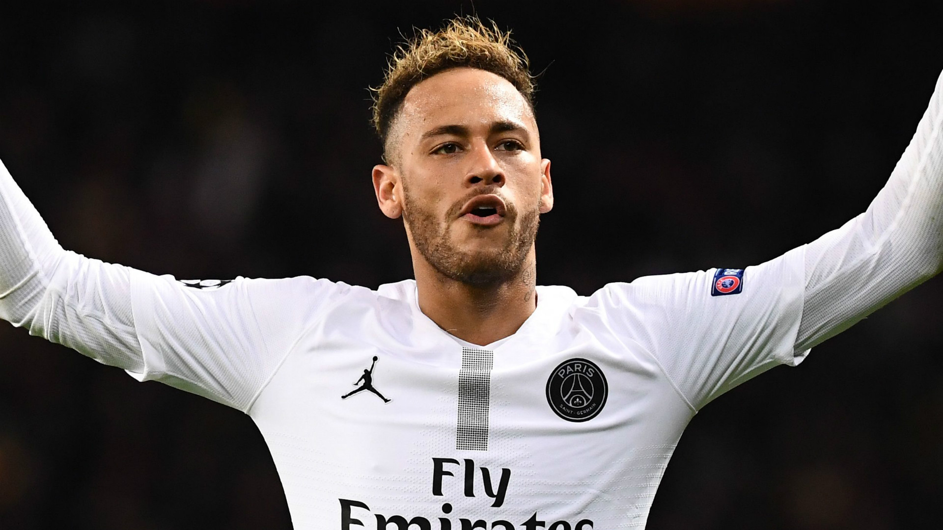 Suspenden a Neymar en Francia por agredir a un aficionado