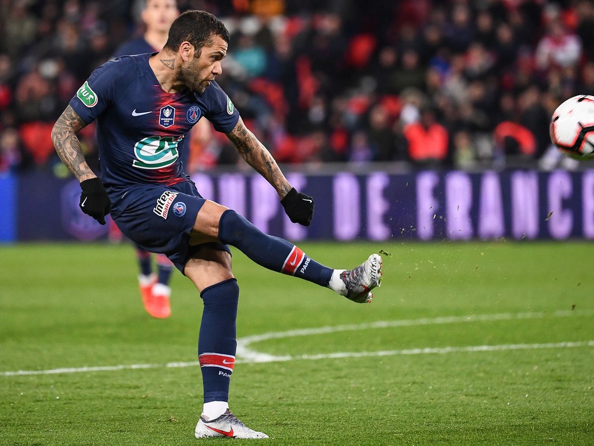 Dani Alves se ofrece para regresar al Barcelona