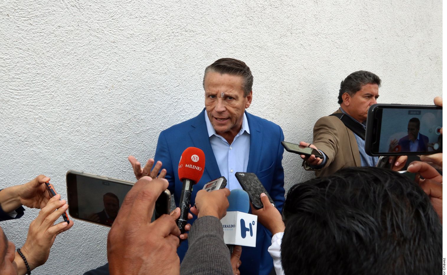 Alfredo Adame denuncia a Carlos Trejo