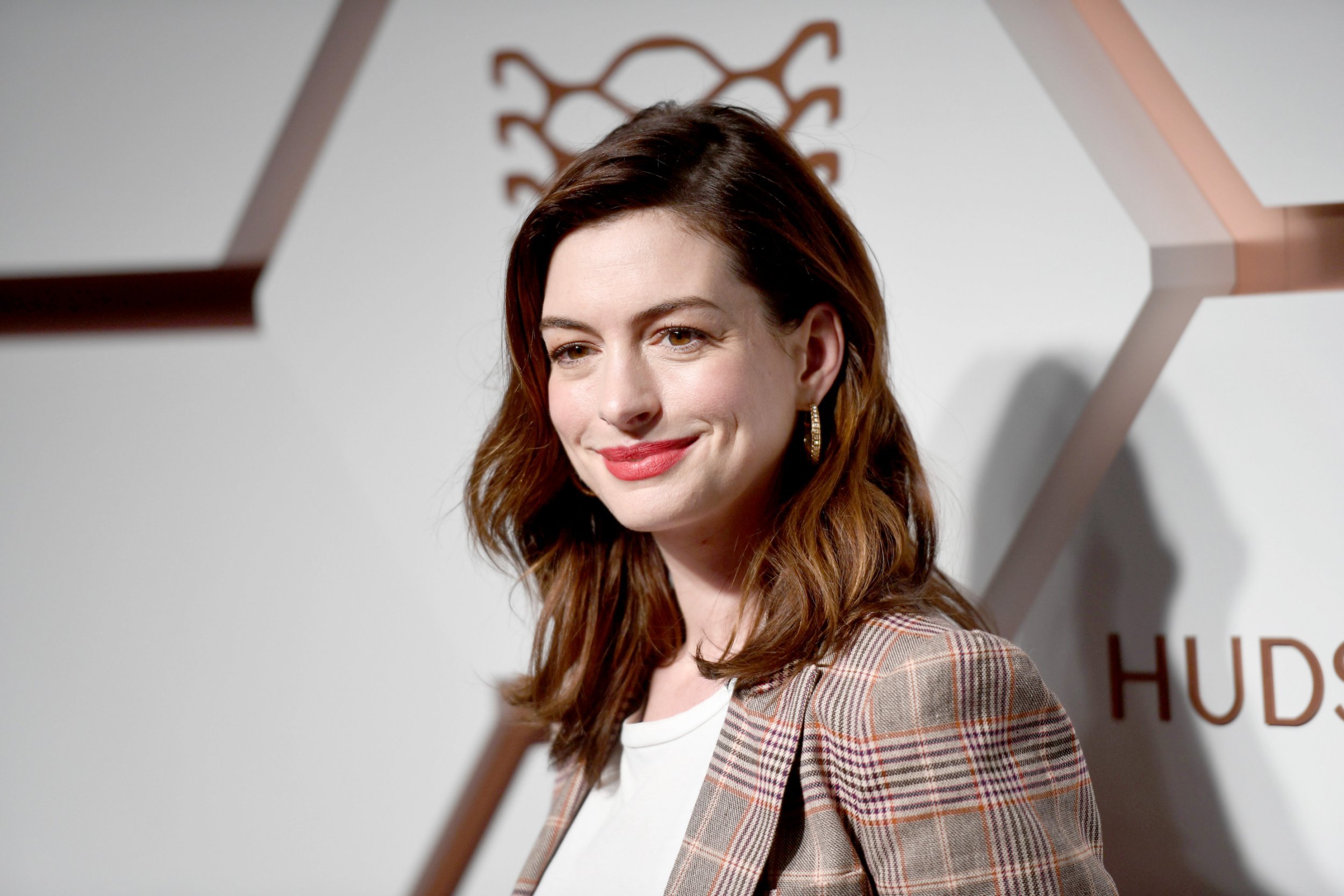 «Trabajo en proyectos que dejen mensajes positivos»: Anne Hathaway