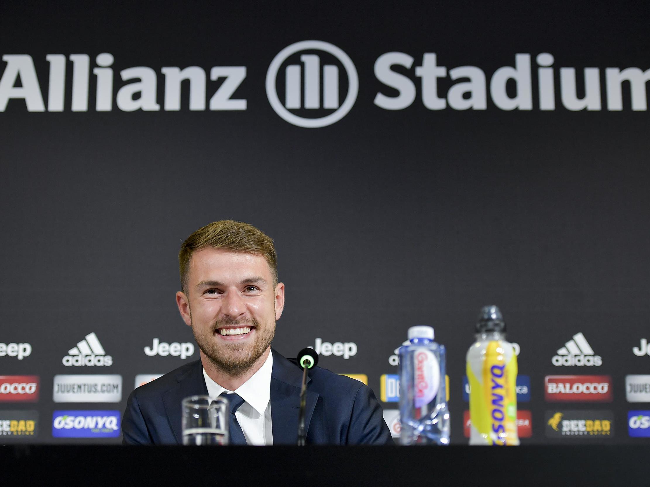 Ramsey fue presentado en Juventus: «Espero que podamos hacer historia»