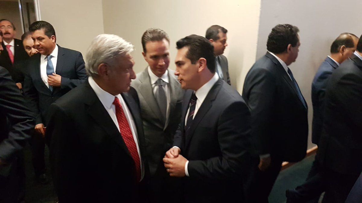 Abren las puertas del PRI a AMLO y MORENA