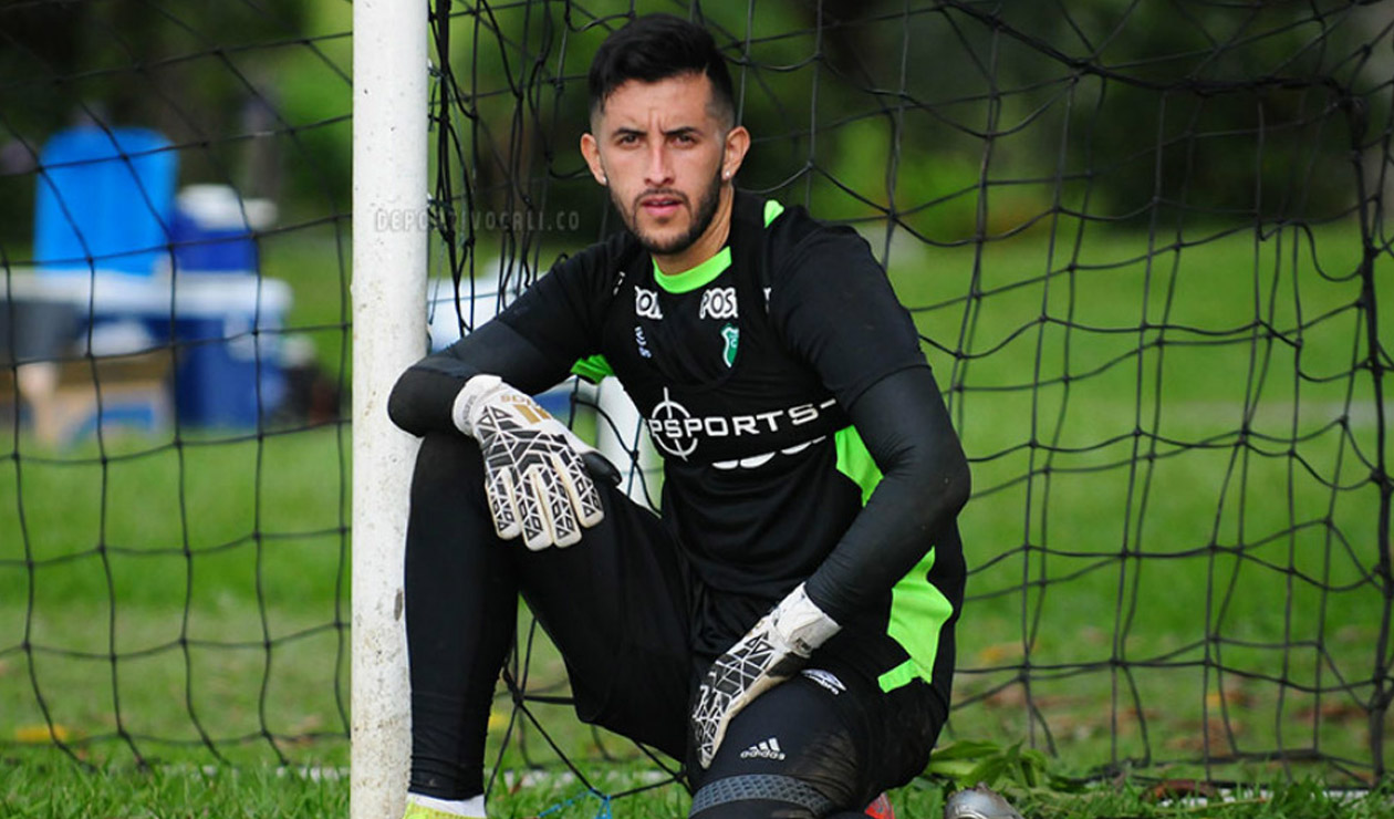 Atlas anuncia fichaje del portero Camilo Vargas