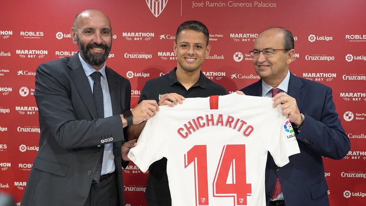Chicharito firma con el Sevilla hasta el 30 de junio de 2022