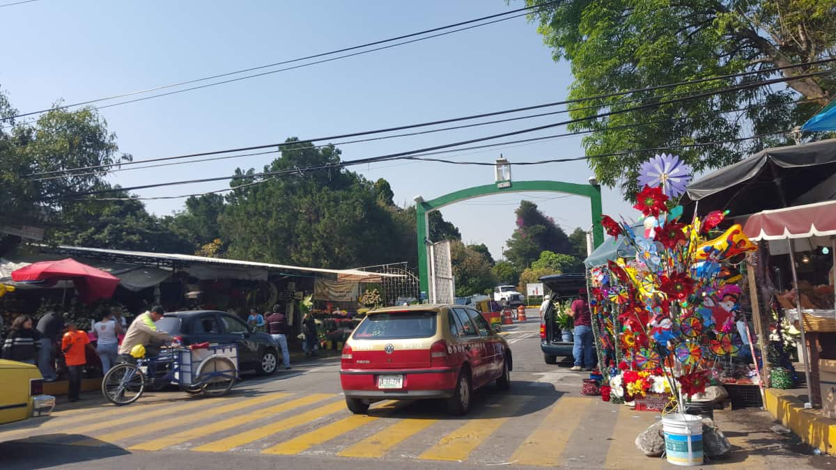 Paulatinamente se desmantelan los servicios que se prestan en los panteones de Azcapotzalco