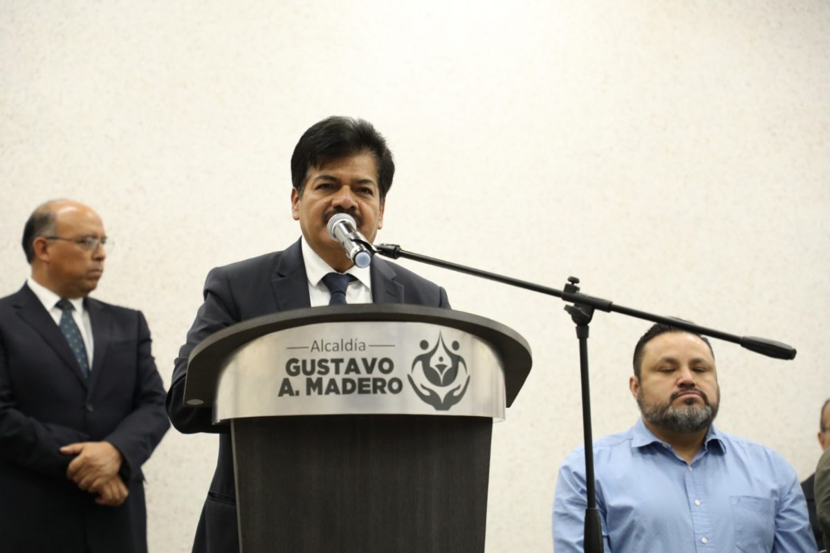 Sanitizan Mercado Cuchillo del Tesoro en la Gustavo A Madero