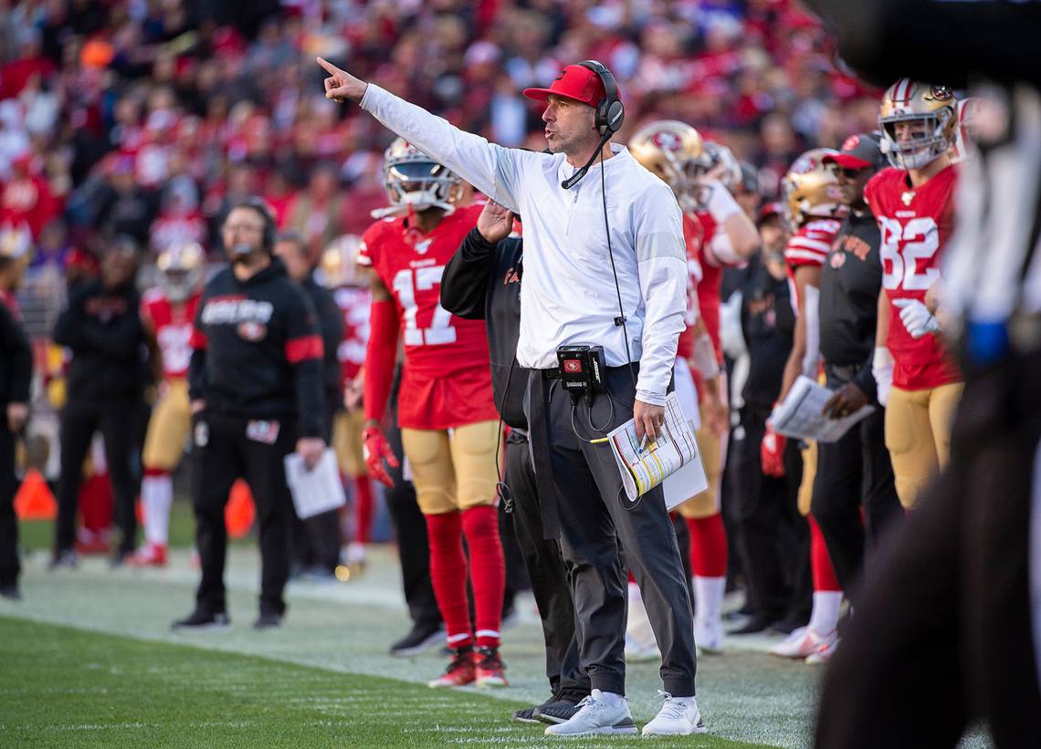 49ers extiende contrato del coach Kyle Shanahan hasta 2025