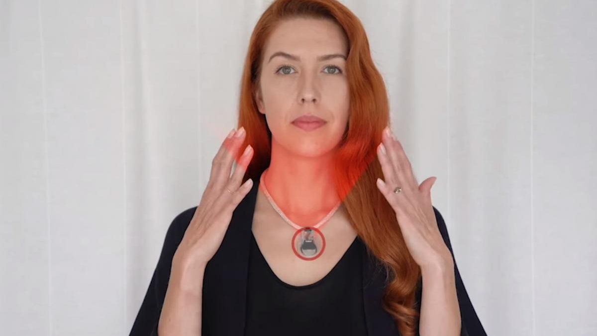 NASA desarrolla collar para evitar tocarse la cara ante Covid-19