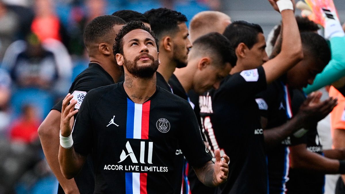 Francia reabre puertas de estadios de futbol a aficionados
