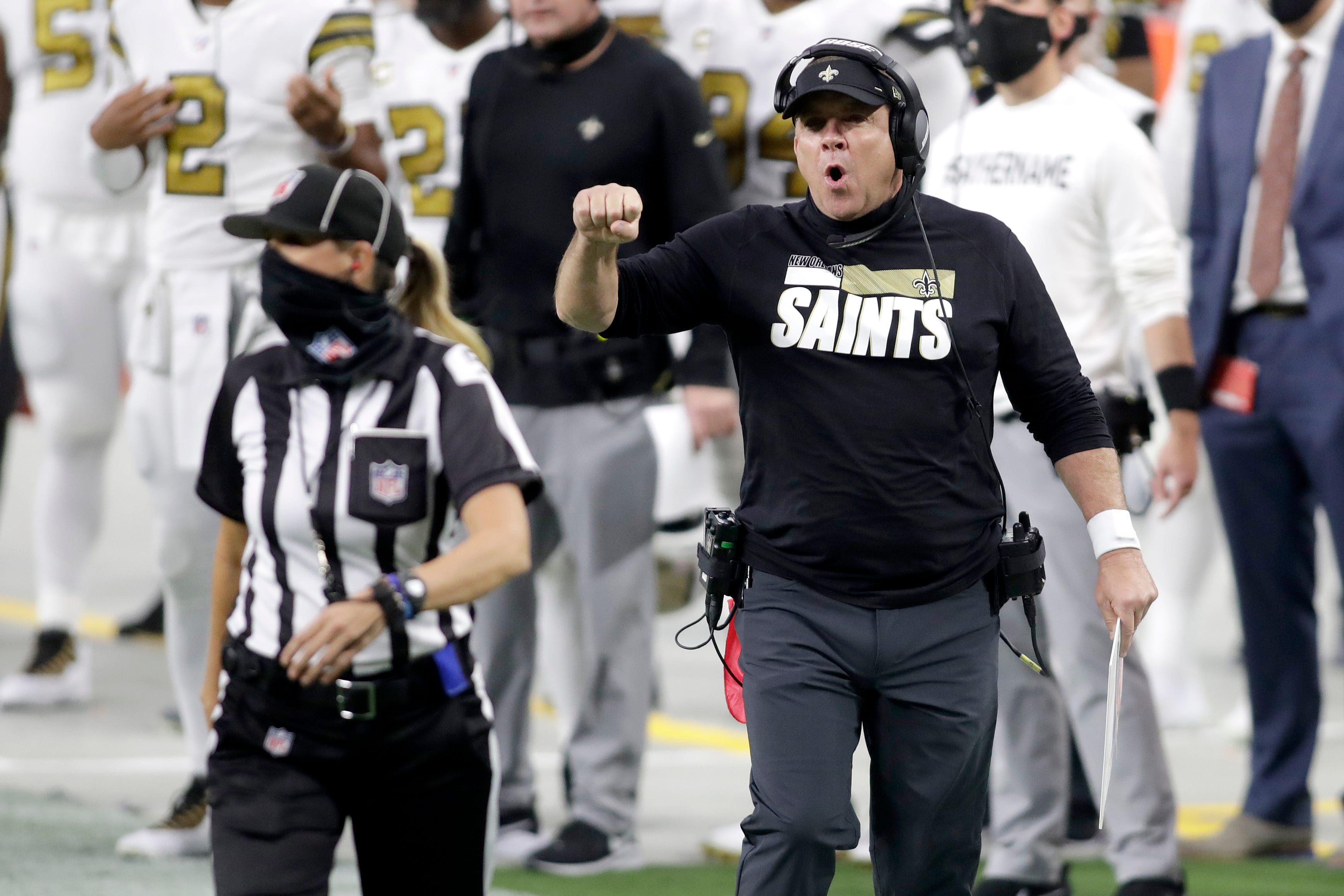 NFL multa a entrenadores por no portar mascarillas