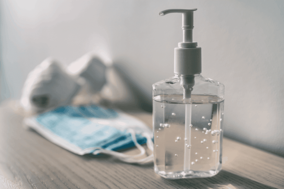 Estas son las marcas de gel antibacterial que la Cofepris recomienda dejar de usar