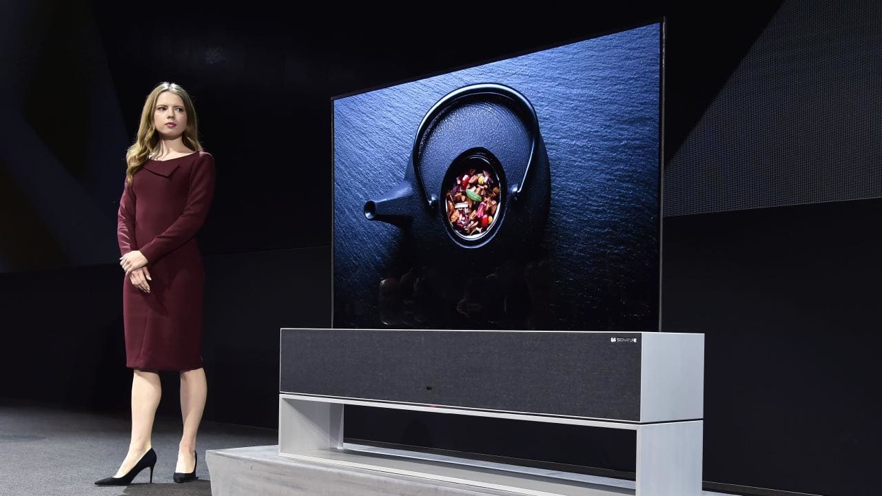 LG lanza TV enrollable que cuesta casi 2 millones