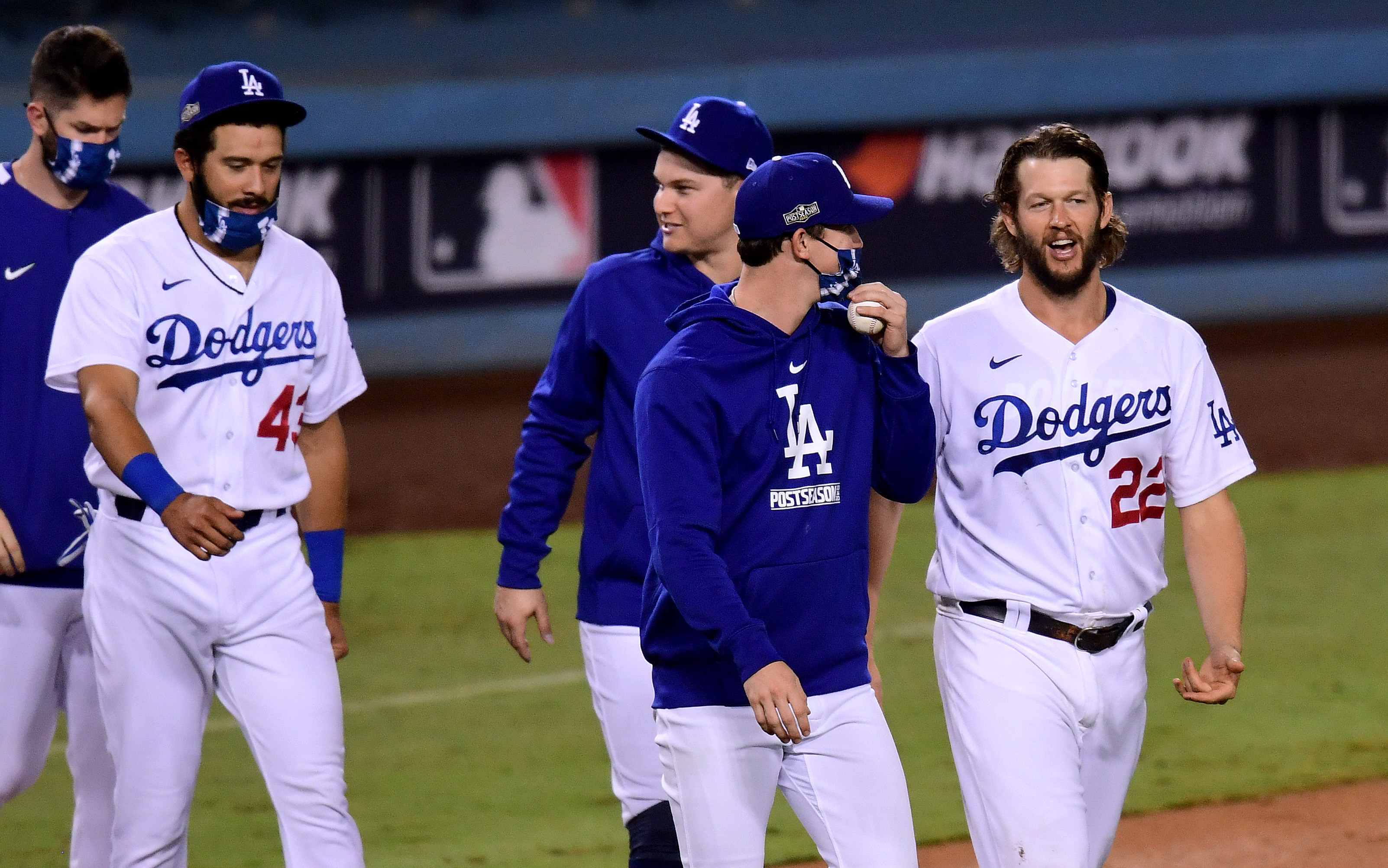 Kershaw poncha a 13, Dodgers avanzan al vencer a Cerveceros