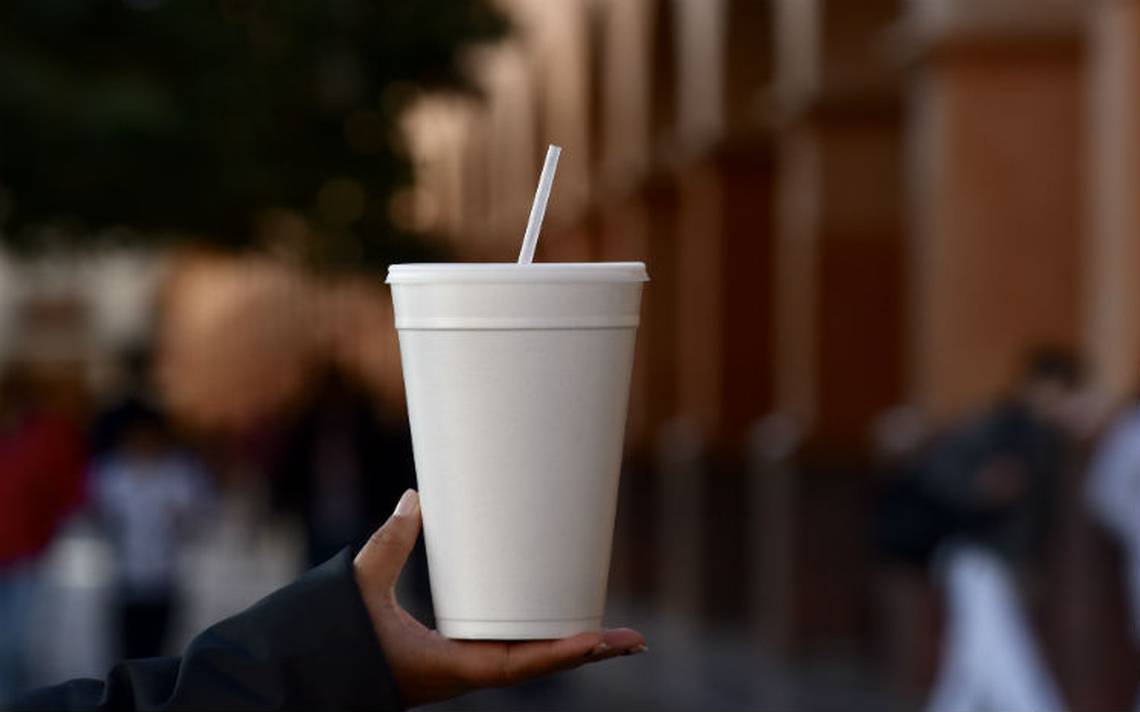 70 mil pesos de multa por llevar en un vaso de unicel un caldito de pollo