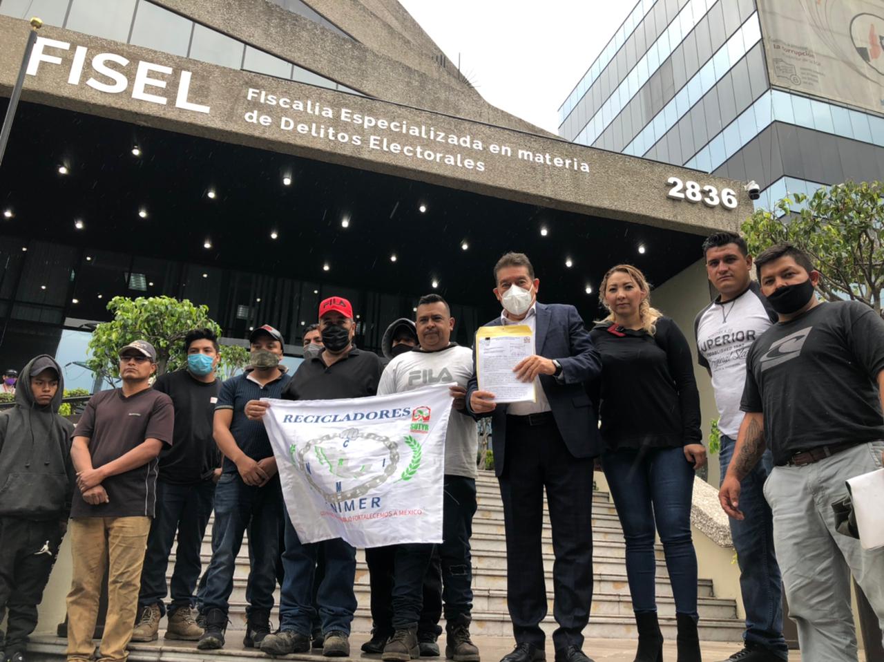 Piden recicladores que el PVEM pierda el registro por violar ley electoral.