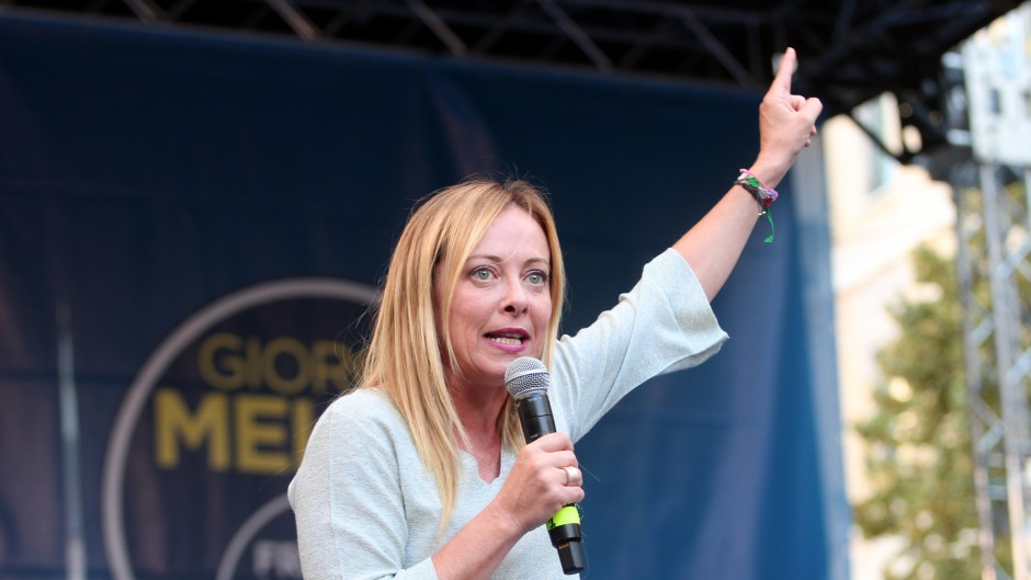 Meloni acaricia el poder en Italia y pavimenta el camino de la extrema derecha en Europa