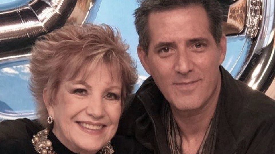 Muere hijo de Maxine Woodside