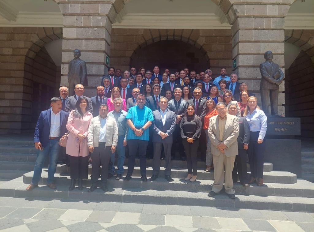 Recibe el Doctor Luis Humberto Fernández Fuentes Máxima Autoridad Educativa Federal en la CDMX al Comité Electo de la Sección 10 del SNTE encabezada por el Maestro Arturo A Salazar Lara