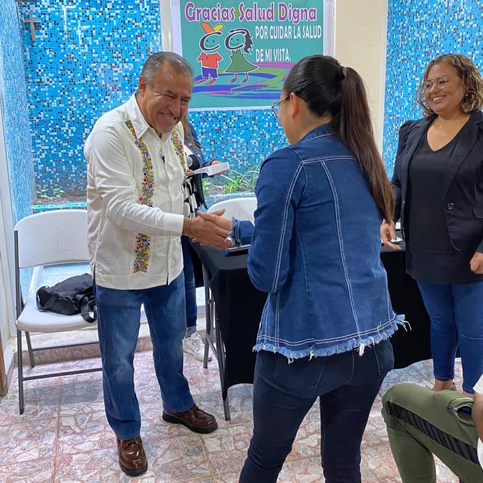 Iztacalco está Pablisimo: Pablo Trejo instaló su módulo móvil de podología, manicura, gelish y atención médica