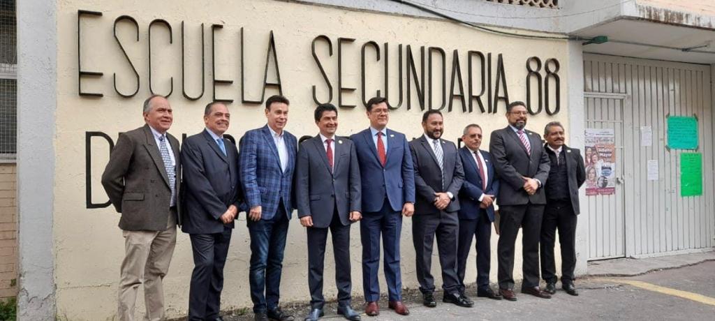 El Maestro Arturo Salazar Lara Lider de la Sección 10 del SNTE da Inicio a Curso Escolar