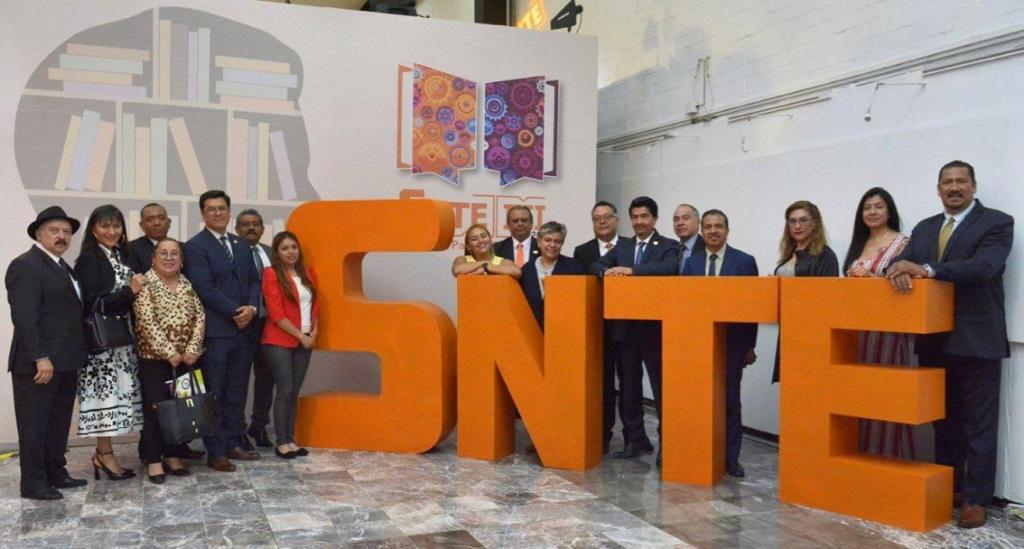 El Dirigente de la Sección 10 del SNTE el Maestro Arturo Salazar Lara Acudió a la Inauguración de la Feria Internacional del IPN