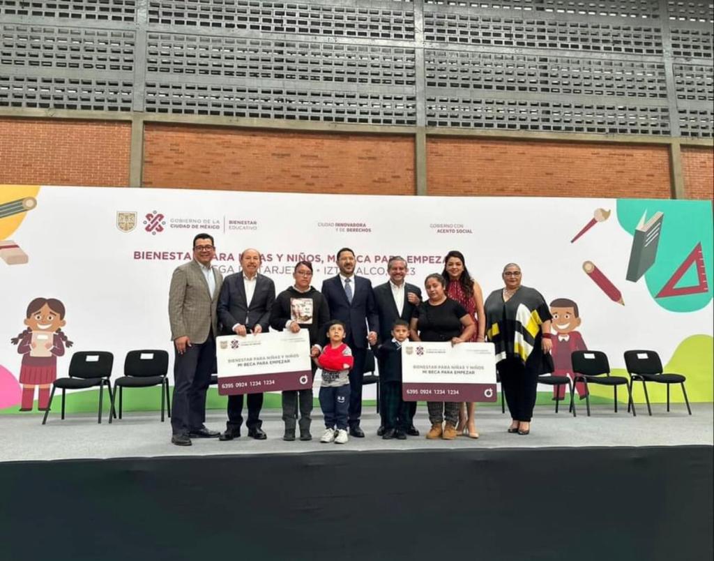 El Doctor Luis Humberto Fernández Fuentes Encabezó la Exitosa Entrega de más de 3 Mil Apoyos del Programa Mi Beca para Empezar