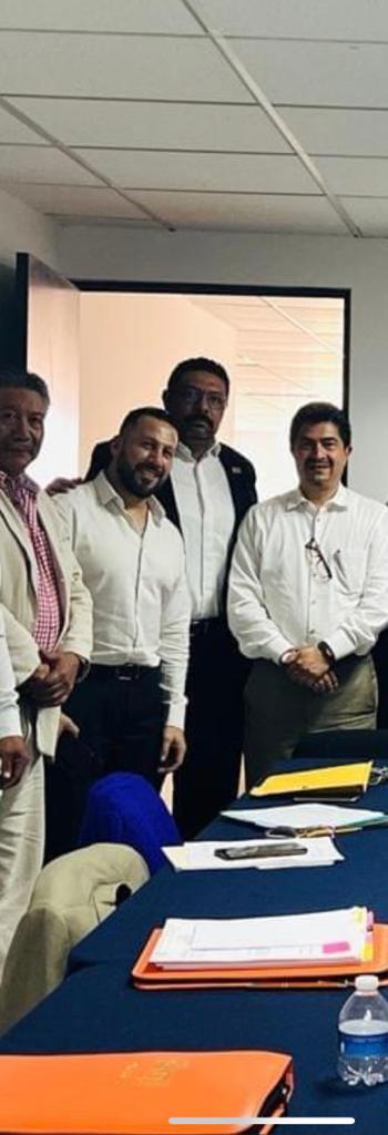 El Maestro Julio César Calvario recibe a la Sección 10 del SNTE