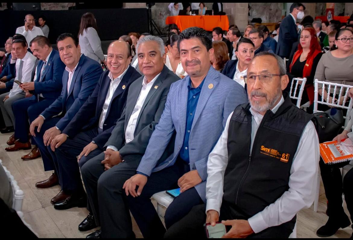 Lealtad Total a Nuestro Maximo Líder del SNTE el Senador Maestro Alfonso Cepeda Salas : Arturo Salazar Lara