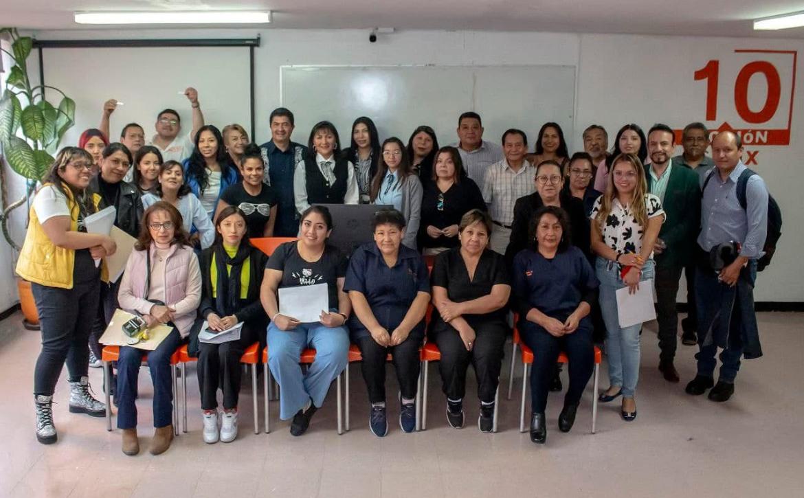 Trabajando Intensamente por la Sección 10 del SNTE : Arturo Salazar Lara