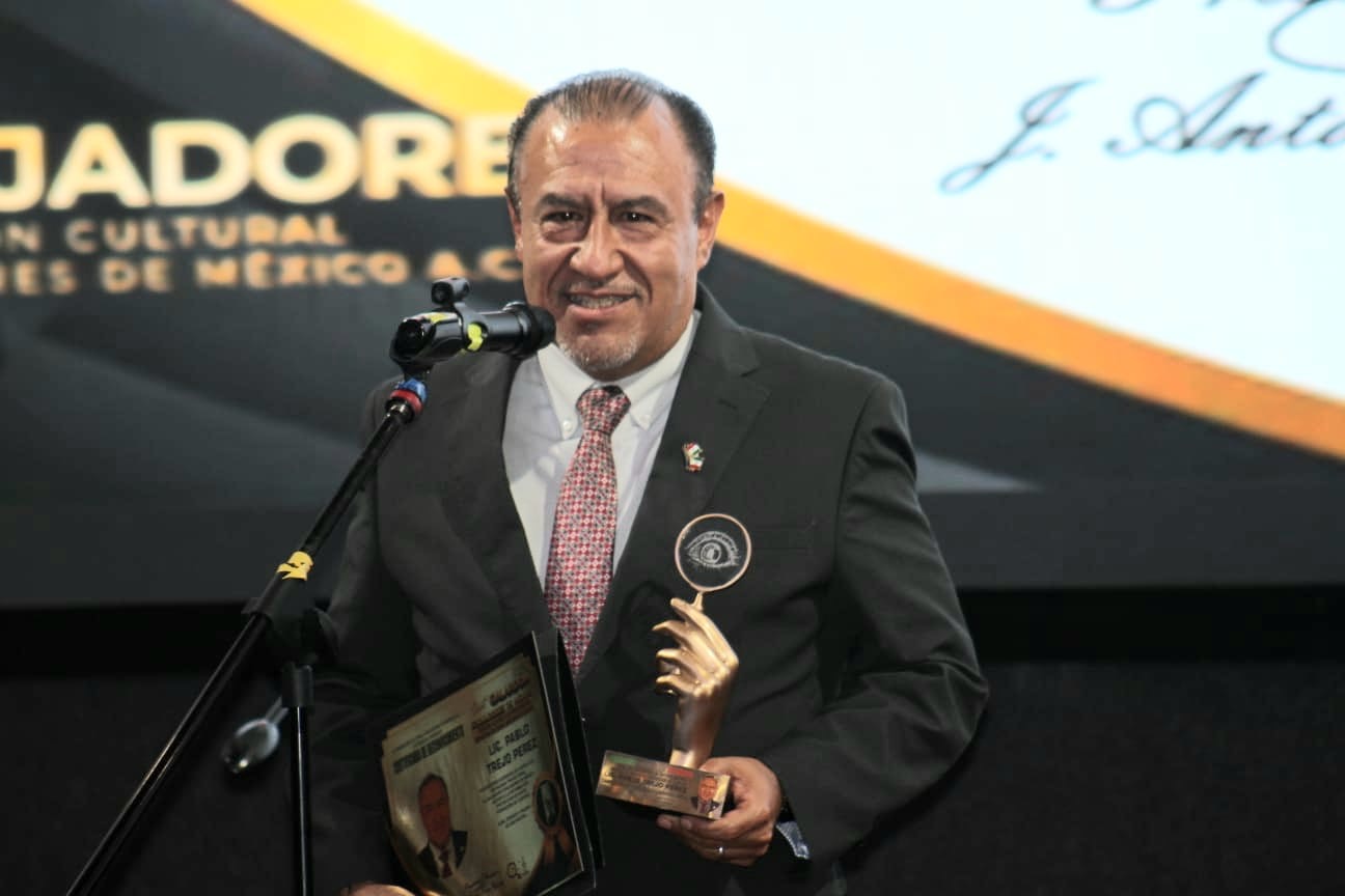 Recibe Pablo Trejo reconocimiento por su aportación al acceso a la Información, la protección de datos y la rendición de cuentas