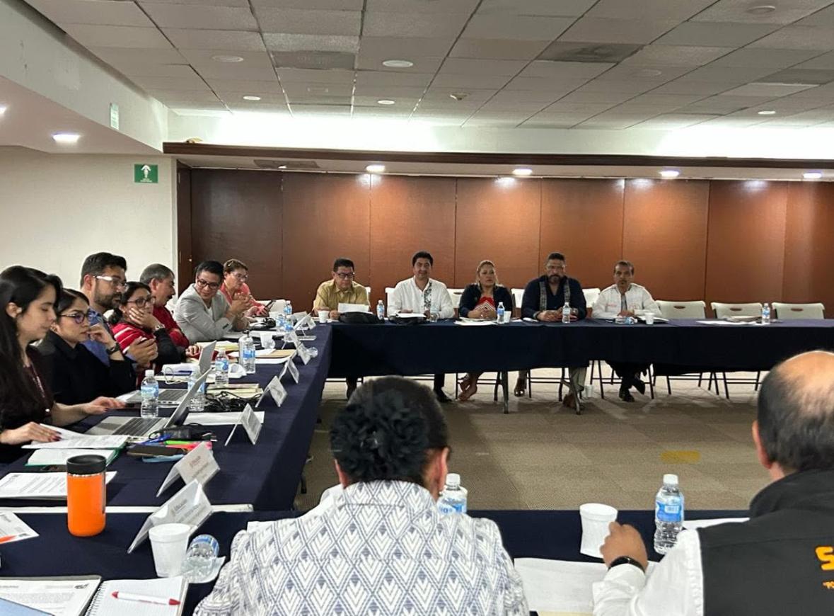 Trabajando por el Mejor Rendimiento de la Educación : Arturo Salazar Lara