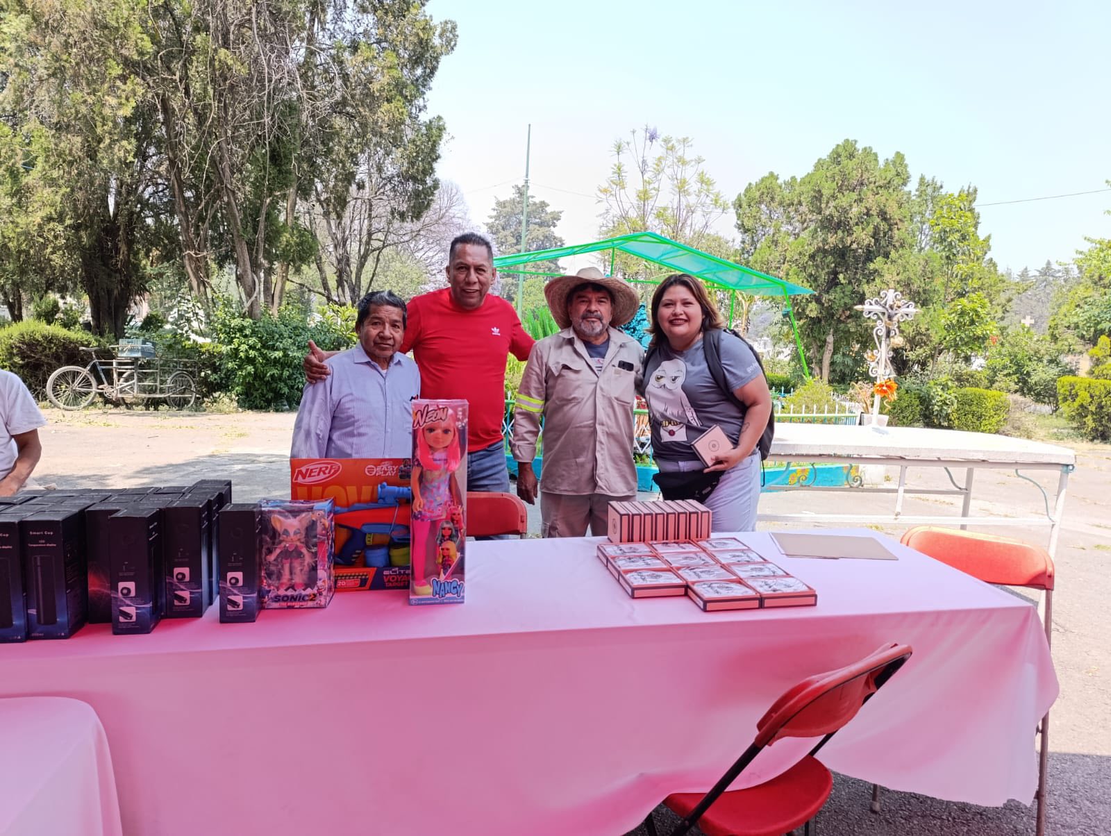 Celebran en Azcapotzalco y Cuajimalpa con entrega de obsequios por el Día de la Madre, el Padre y el Niño