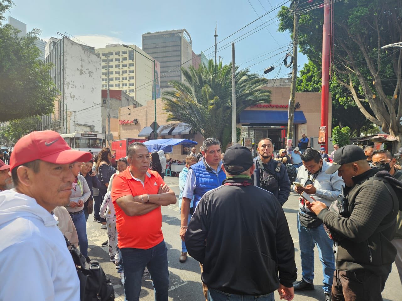 Alejandro Marín, líder de la Sección 7 del SUTGCDMX se manifiesta en defensa de sus espacios sindicales