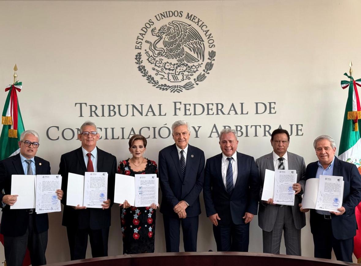 Marco Antonio García Ayala y el Magistrado Presidente Cristóbal Arias Solís encabezan magna ceremonia de entrega de Toma de Nota a sindicatos de la FSTSE