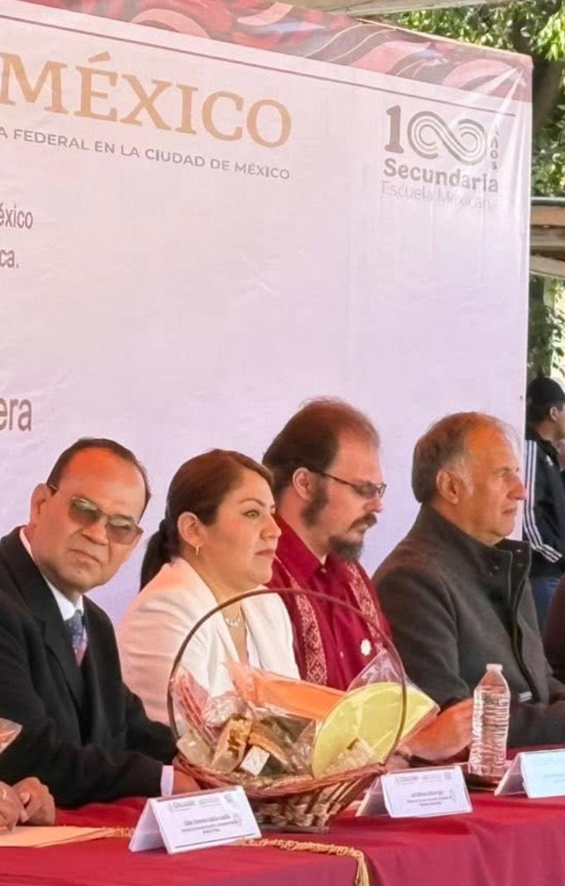 En Tláhuac, el Maestro Ernesto Scheinvar Gottdiener reconoce el esfuerzo y la disciplina en la etapa final del Concurso de Escoltas realizado en la Secundaria Técnica No. 46