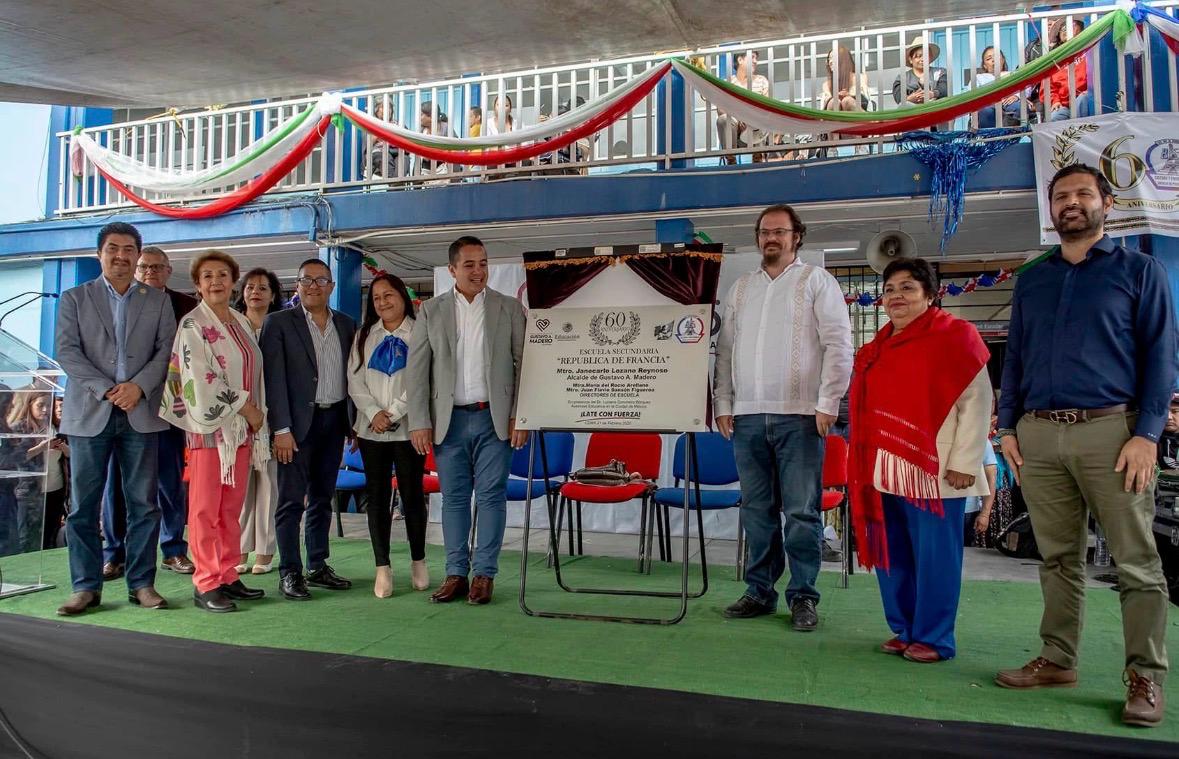 En la Secundaria 85 “República de Francia”, en la Alcaldía Gustavo A. Madero, el Maestro Ernesto Scheinvar Gottdiener destacó seis décadas de historia educativa durante el 60 Aniversario del Turno Vespertino