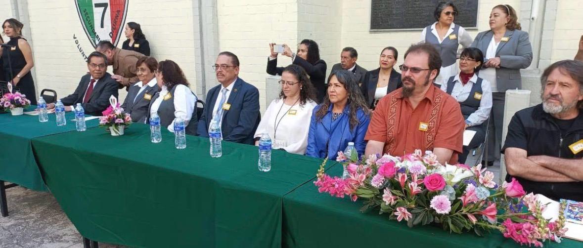 En la Secundaria 7 “José Manuel Ramos”, el Maestro Ernesto Scheinvar Gottdiener reconoció 95 años de legado educativo durante una ceremonia conmemorativa junto al Profesor René Quezada Estrada