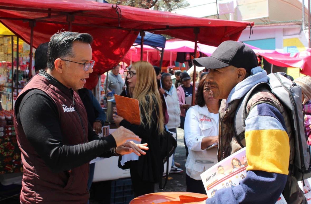 En la Colonia 2 de Octubre, en Tlalpan, el Diputado Federal Carlos Mirón reafirma su convicción de hacer política en territorio y sin escritorio