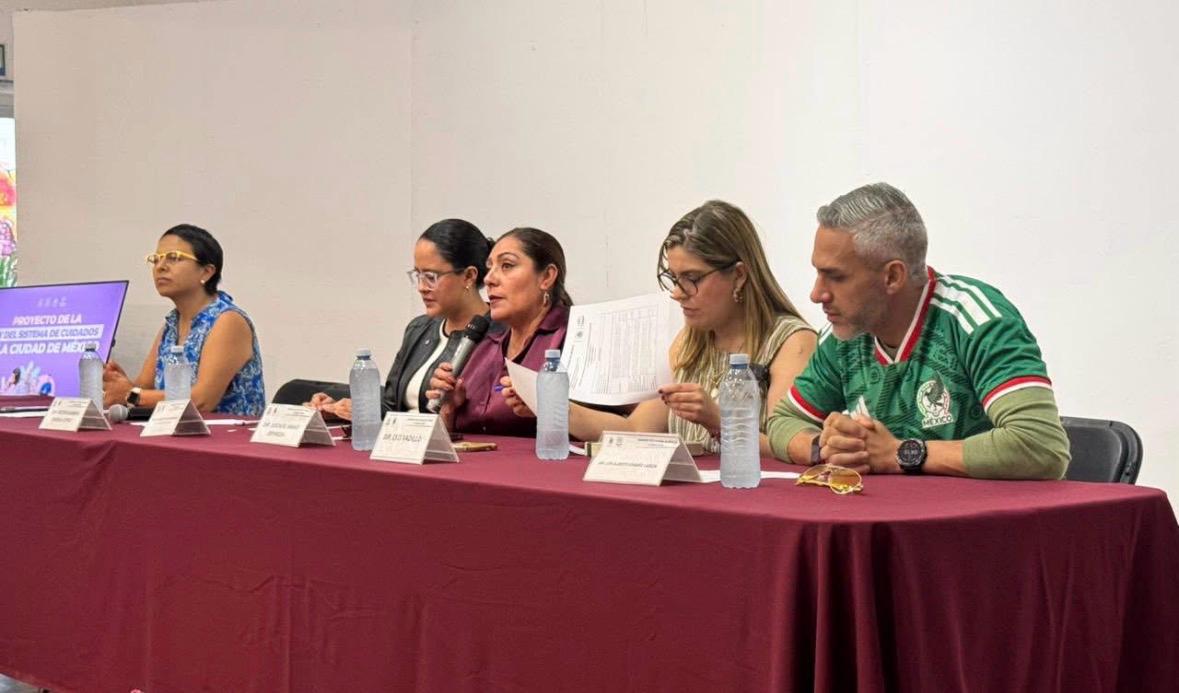En la Alcaldía Tlalpan, la Diputada Xóchitl Bravo Espinosa, Coordinadora Parlamentaria de MORENA en el Congreso de la Ciudad de México, encabezó con firmeza una jornada de consultas en materia de cuidados, donde mujeres y hombres libres alzaron la voz para exigir políticas públicas que reconozcan y dignifiquen este trabajo históricamente invisibilizado