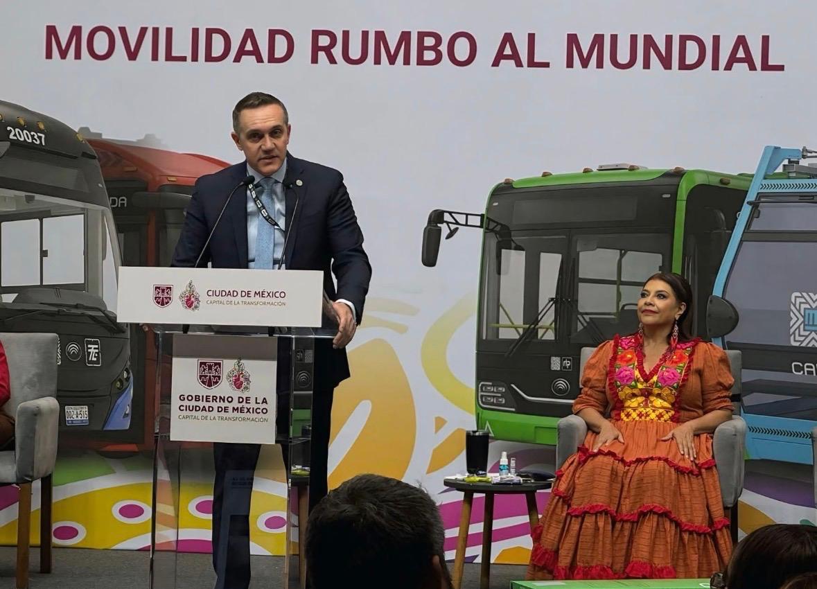 Rumbo a la consolidación de una movilidad eficiente y segura ante los retos internacionales que enfrentará la capital, el Director General del Sistema de Transporte Colectivo Metro, el Maestro Adrián Ruvalcaba Suárez, informó que la LÃnea 2 incrementó su capacidad operativa al pasar de 28 a 32 trenes en circulación, como resultado de un programa intensivo de mantenimiento y optimización del servicio