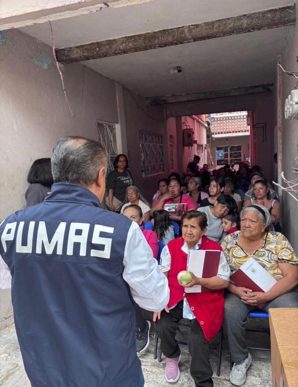 Con cercanía, firmeza y profundo compromiso social, el Diputado Pablo Trejo Pérez, Presidente de la Comisión de Hacienda del Congreso de la Ciudad de México, intensificó sus actividades en la colonia Agrícola Oriental, donde ha sostenido encuentros directos con vecinas y vecinos para dar seguimiento puntual a las problemáticas que, paso a paso, se han ido resolviendo gracias al trabajo conjunto