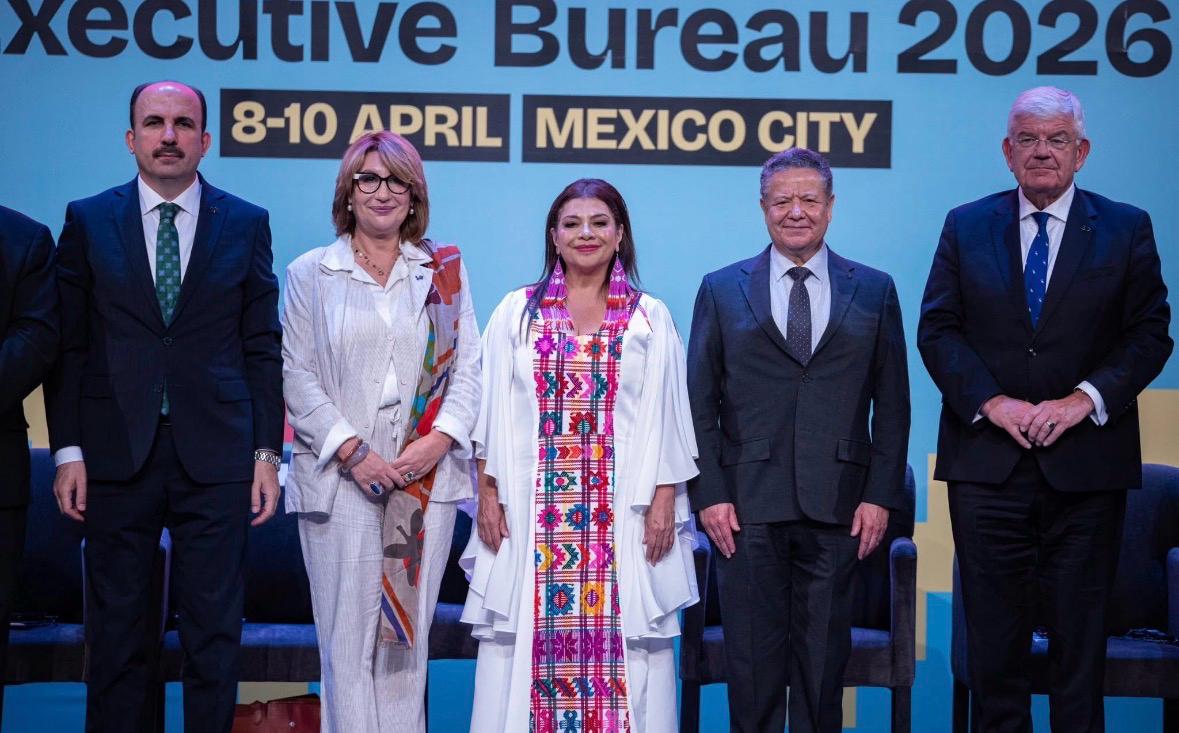 En el marco de la proyección internacional que vive la capital del país, el Director General del Sistema de Transporte Colectivo Metro, el Maestro Adrián Ruvalcaba Suárez, afirmó que es un honor y una alta responsabilidad formar parte del equipo encabezado por la Jefa de Gobierno, la Maestra Clara Brugada Molina, quien —dijo— demuestra un liderazgo firme y con visión global